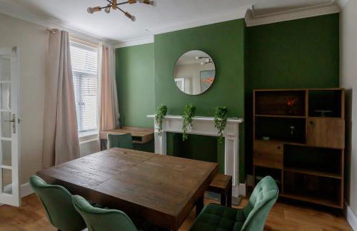 The Green House 3 Bed House - Contractors, Families, Close to city centre, Free Parking - Foto 4