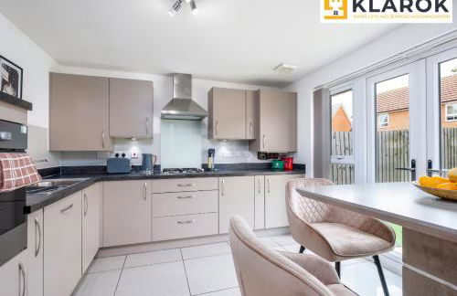 Four Bedroom Semi Detached House By Klarok Accommodation Peterborough With Free Parking & Garden - Foto 11