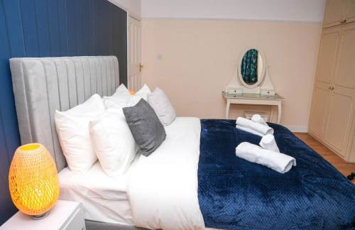 Large 4 Bedroom House Near Heathrow and M4 Free Parking - Foto 4