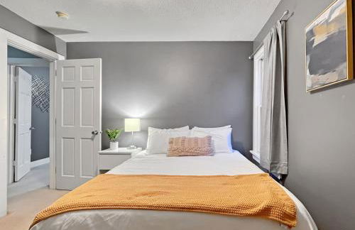 2BR Family Charmer Duplex near Drake - Foto 17