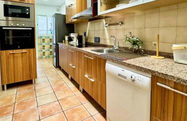 Casa familiar junto al Lago de la Encantada con zona de juegos, BBQ y cine - Foto 23