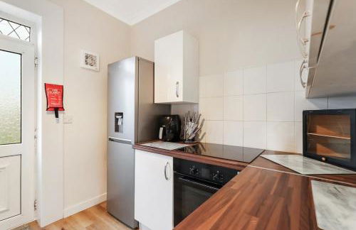 Free Parking - Central - Sleeps 6 - Great Location - Photo 13