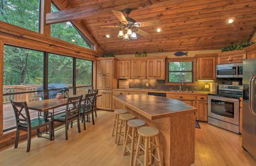 Waterfront Lake Dardanelle Home with Dock and Fire Pit - Foto 7