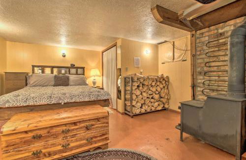 Cozy Home with Hot Tub Half Mi to Salmon River! - Foto 16