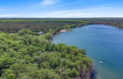 Lakeside Getaway with Hot Tub - Foto 25