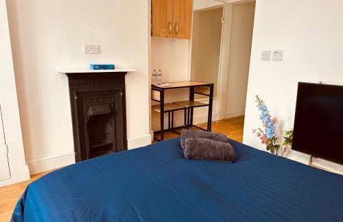 Stunning one bedroom Studio Flat - Photo 3