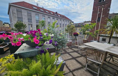 Exclusive top floor 2-bedroom flat - Photo 50