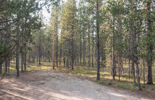 Hayloft Hollow by KABINO Fire Pit Fireplace Loft with Low Ceiling High Chair WiFi - Foto 34