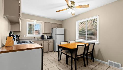 Big Fenced Backyard Sleeps 8 - Foto 5