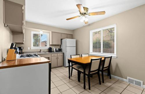 Big Fenced Backyard Sleeps 8 - Foto 5