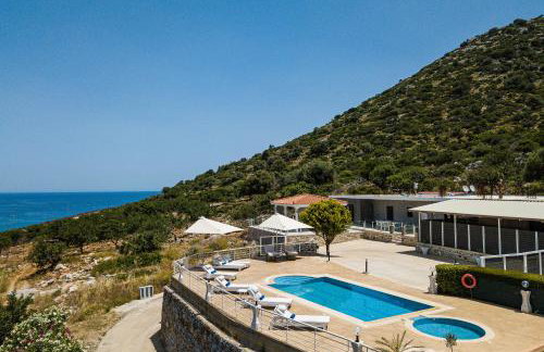 Promitheas Villa, with Pool & Heated Spa Whirlpool, By ThinkVilla - Foto 22