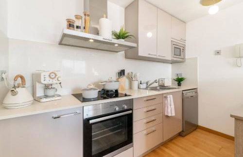 Penthouse with Private Terrace & Pool Access - Foto 21