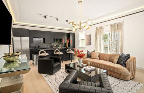 2Linkd Homes | 9BR•All Private Baths | Pool |Gated - Foto 8