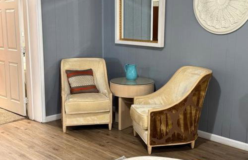 Stylish Remodeled 23 Large beds Near Elvis Presley - Foto 69