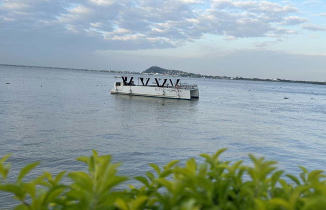 Guayas River Catamaran Ride - Foto 6