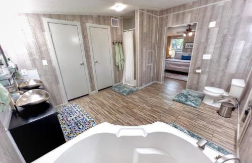 Charming Riverfront Home - Casa Topo @ SparrowBend - Foto 5