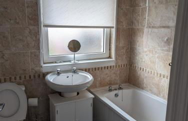 Lovely 2 Bedroom Terrace House - Foto 8