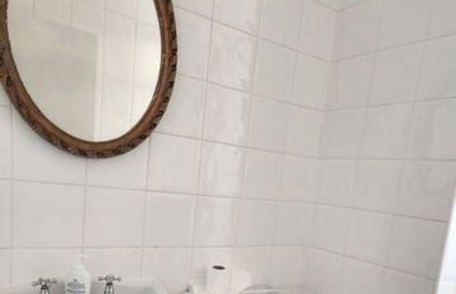 Ashford Cozy Apartment in Town Centre - Photo 6