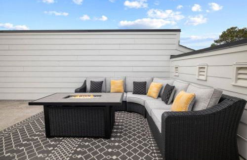 NEW Luxury Condo, Rooftop Terrace, EV Charger! - Foto 59