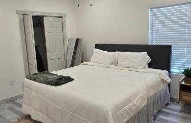 Modern B&W Coastal Retreat 2BR 2BA and Laundry - Foto 20