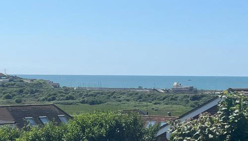 Studio Cabin Retreat with Hot Tub Sea and Downs views in Seaford with own garden - Foto 3