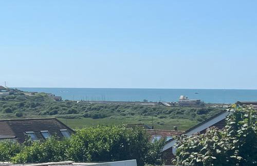 Studio Cabin Retreat with Hot Tub Sea and Downs views in Seaford with own garden - Foto 3