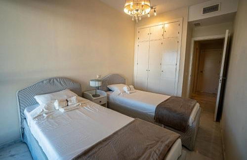 Hello Cosmo - Photo 12