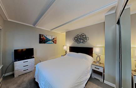 Slopeside & Spacious Home WITH Parking - Foto 20