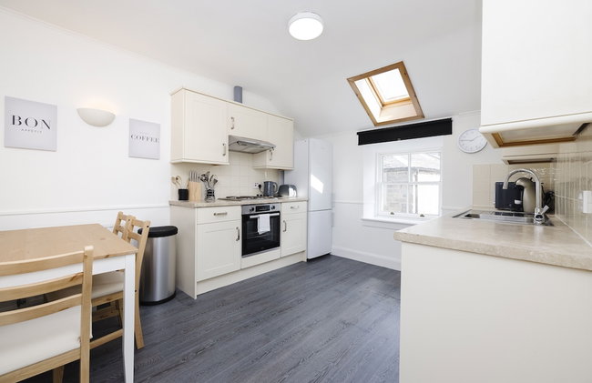 JOIVY Beautiful 2-Br Mews Home, Near Princes Street - Foto 18