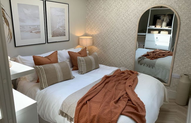 Stylish 4 Bed Home Close to Beach - Foto 48