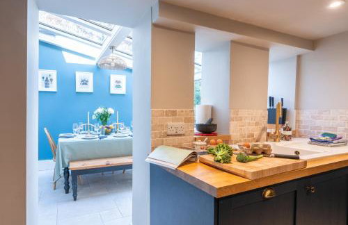 Spacious City-Centre House near Train Station & Business School, with Garden - Foto 11