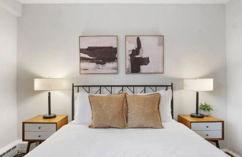 1BR Chic and Cozy Apartment in Chicago - Hyde Park 408 - Photo 1