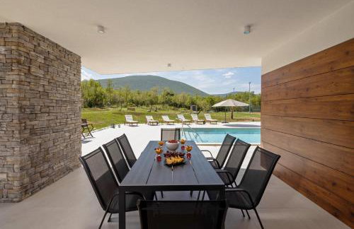 Villa Nella Foresta with private 66sqm heated pool, Whirlpool, Tennis court, Gym, Billiards, 4 en-suite bedrooms - Foto 12