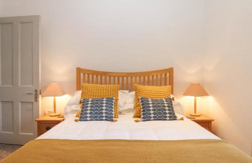 The Cottage on The Square - Photo 25