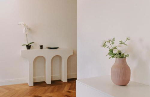 Fascino in Centro with private parking and 2 bedrooms & 2 bathrooms - Photo 14