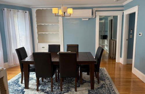 Comfortable 3-Bedroom in a Quiet Area - Photo 10