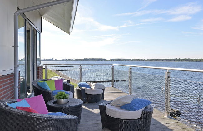 Waterfront Penthouse With Roof Terrace and Private Jetty - Foto 1
