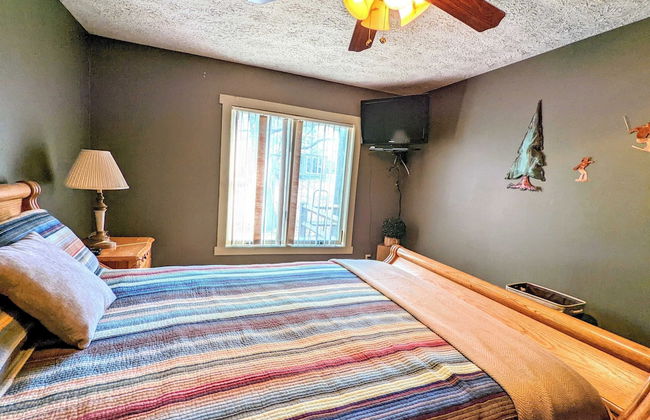 Frost Hollow by Avantstay Deck w/ Grill, Game Room Loft - Photo 15