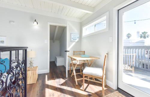 Sunset Island 3 Level Home on the Water sleeps 10 - Photo 33