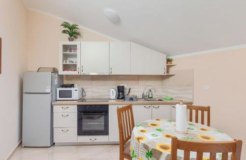 Modernes Apartment mit traumhafter Aussicht, Pool, Privatparkplatz, WiFi - Photo 15