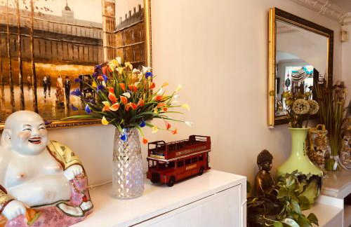 Cheerful 4 bedroom house with garden free parking - Photo 11