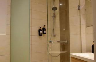 Stilvolle Wohnung mit Balkon & Parkplatz - Foto 5