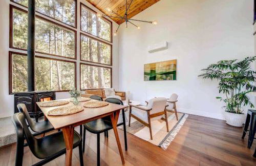 Glass Cabin Under the Pines | Hot Tub • Seclusion - Foto 16