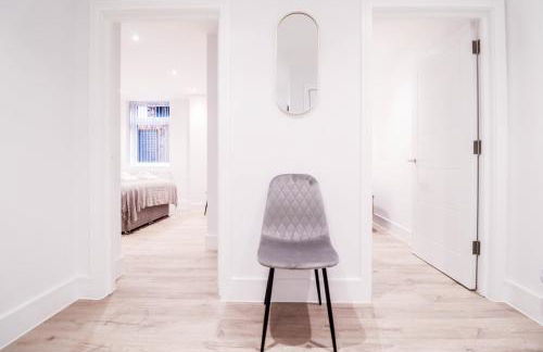 The Dashwood Suite - 2BR Modern Apt with Stylish Design Decor, Free Secure Underground Parking & 50" Smart TV - Foto 6