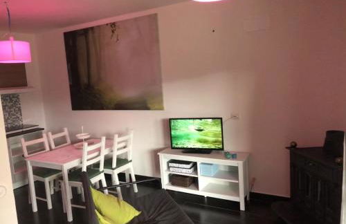 Tra il bosco e il lago - Foto 46