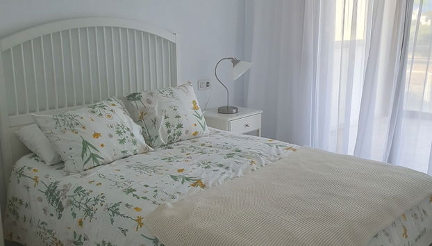 Captivating 2-bed Apartment First Line Beach - Foto 2, Habitación