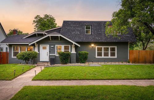 Spacious 4BR Home with Pool, Hot Tub & Games - Foto 32