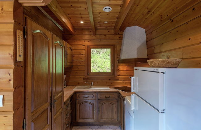 Chalet in Lovely, Rich Forest Setting With a Beautiful View - Photo 38