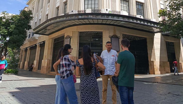 Free tour por Caracas - Foto 2, Escuchando atentos al guía