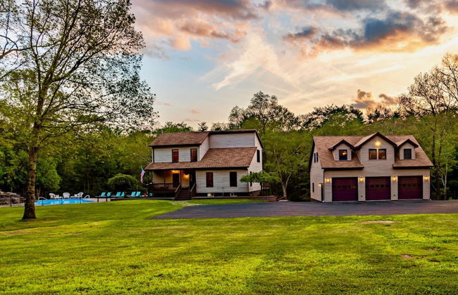 Family Fun Oasis Hot Tub Steam Room Pool Stream Firepit Games - Foto 70